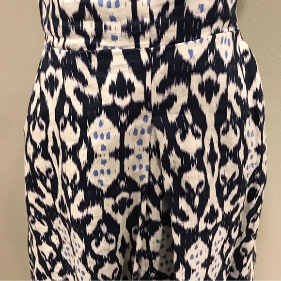 Sleeveless v-neck dress  - Picture 12 of 14